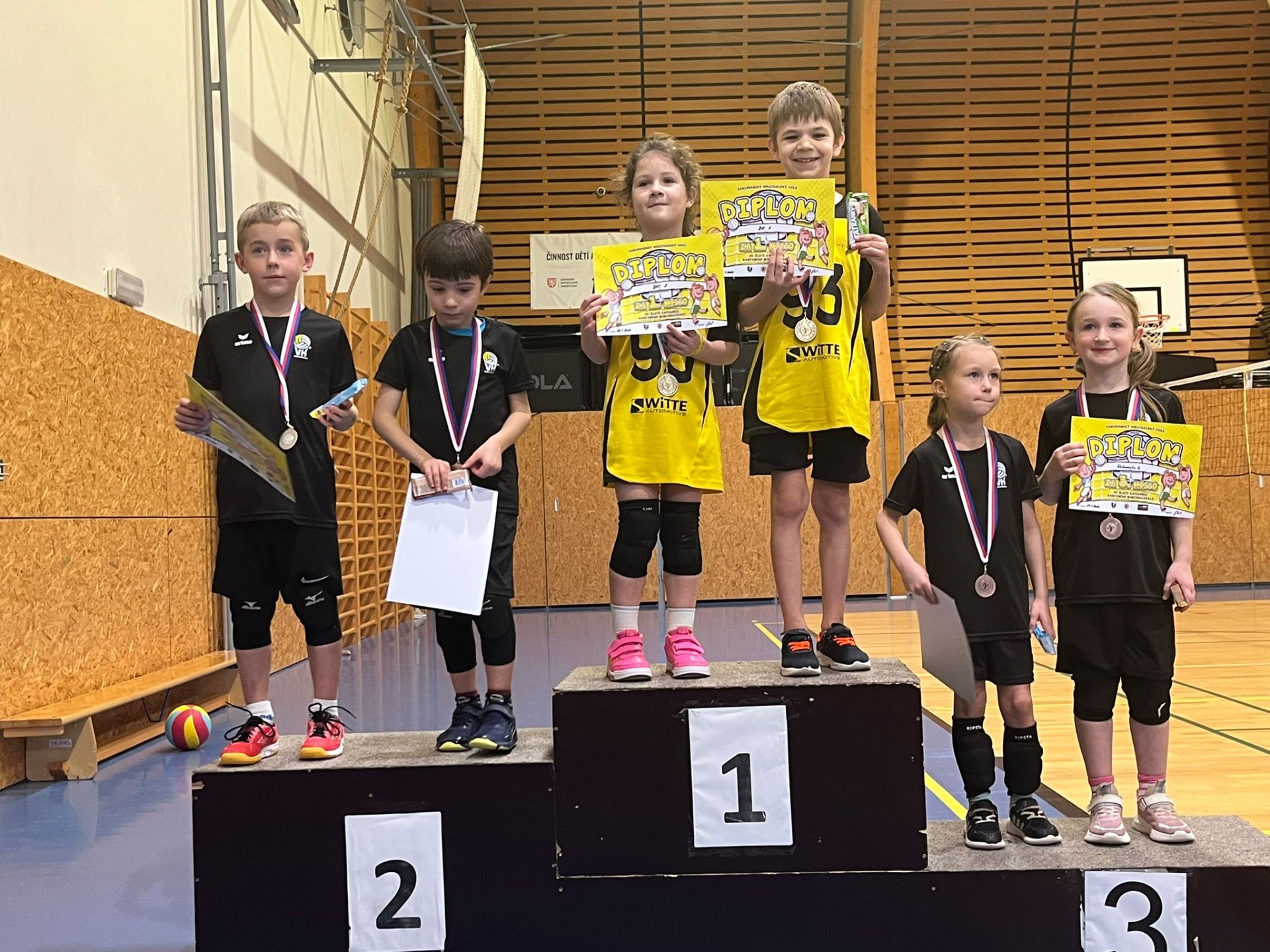 #Žlutý minivolejbal