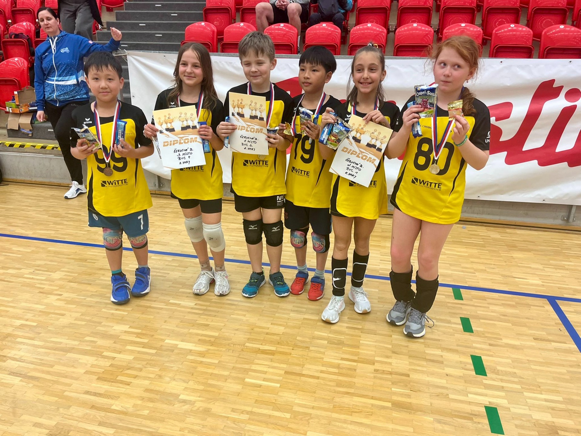 # Zleva Davídek, Didi, Karlík, Tom, Karin a Eliška